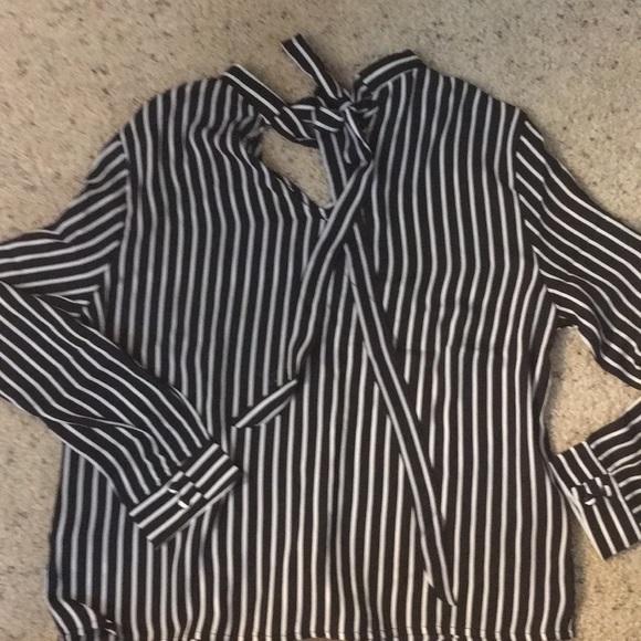 Unique 21 Bow Back Shirt - Picture 6 of 6